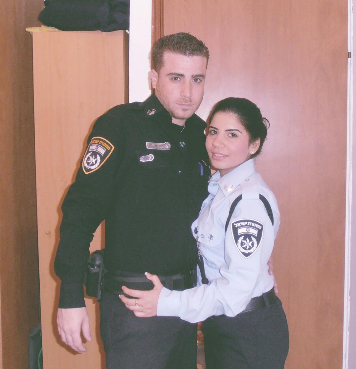 קרן ואביחי דהן. נפגשו בניידת (צילום: דוברות המשטרה)